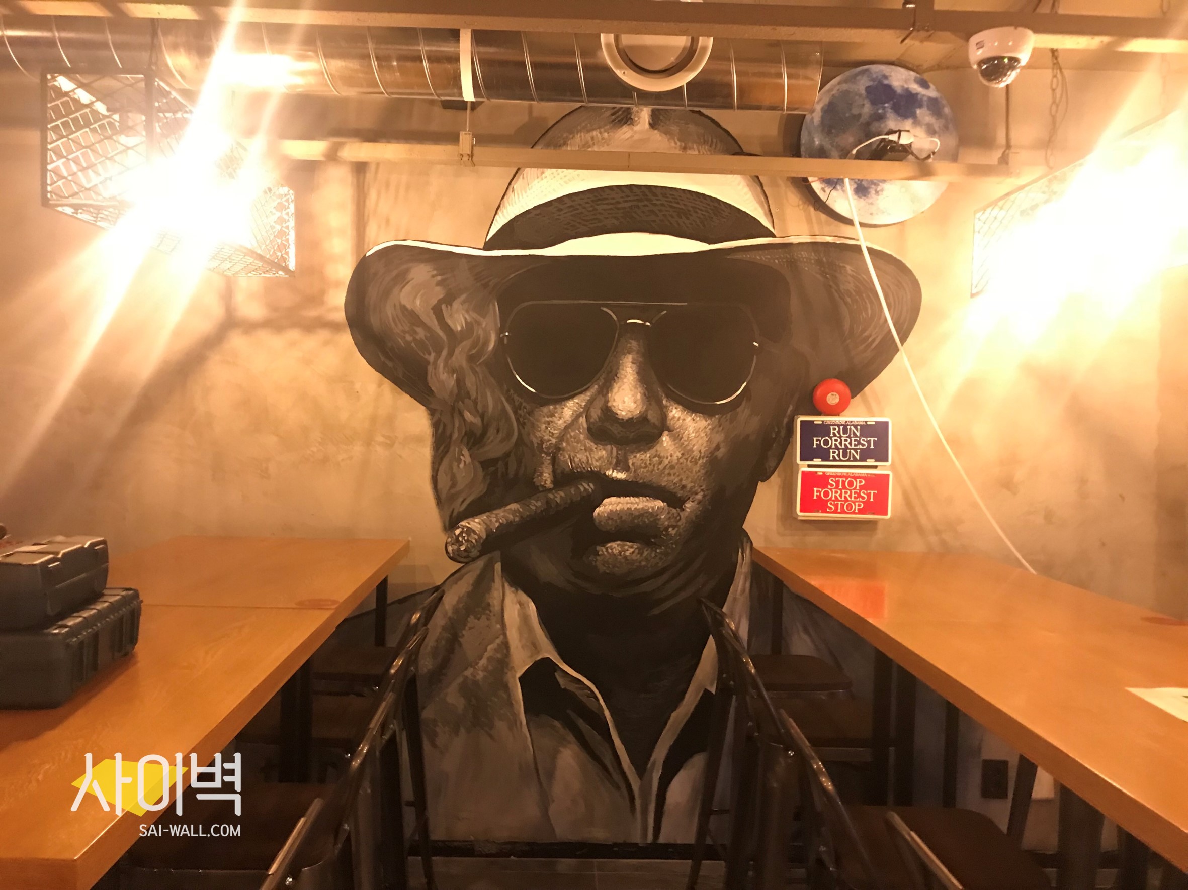 브로큰바스켓 펍 인테리어 벽화 시공